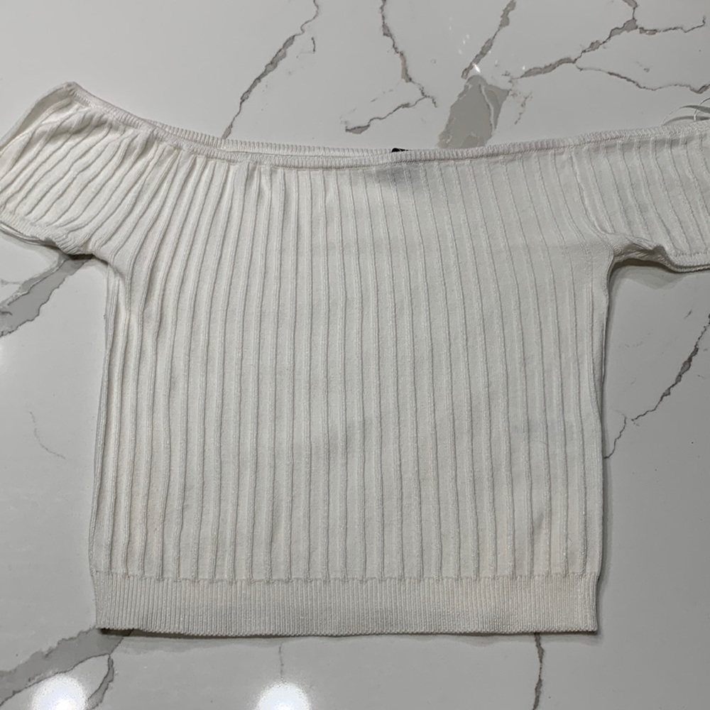 Short sleeve off the shoulder crop top